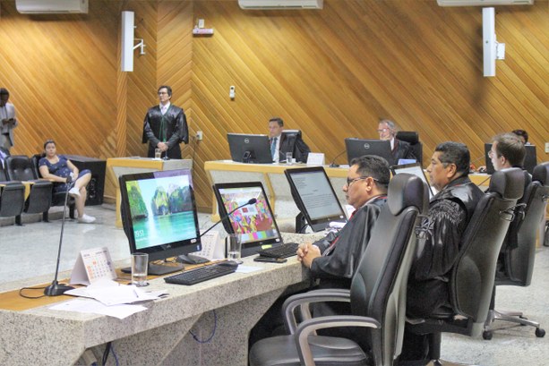 Pleno do TRE do Amapá rejeita liminar em ação de candidata à deputado federal