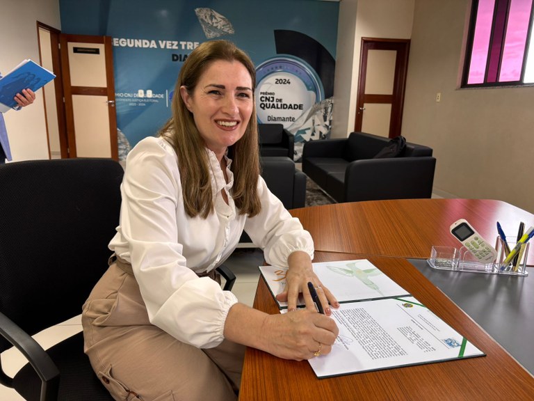 Presidente do TRE Amapá nomeia Assessora de Planejamento A cerimônia foi realizada no gabinete da Presidência