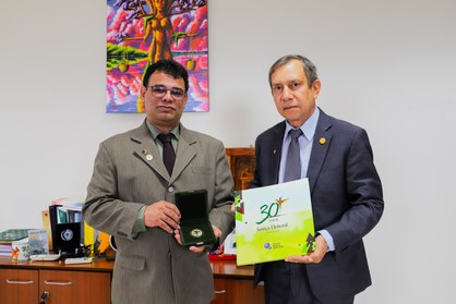 Professor universitário recebe honraria do TRE Amapá Com 32 livros publicados, além de artigos, crônicas e poesias, o pesquisador se dedica aos estud...