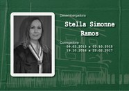 Foto de busto preta e branca da Desembargadora Stella Simonne Ramos usando toga.
