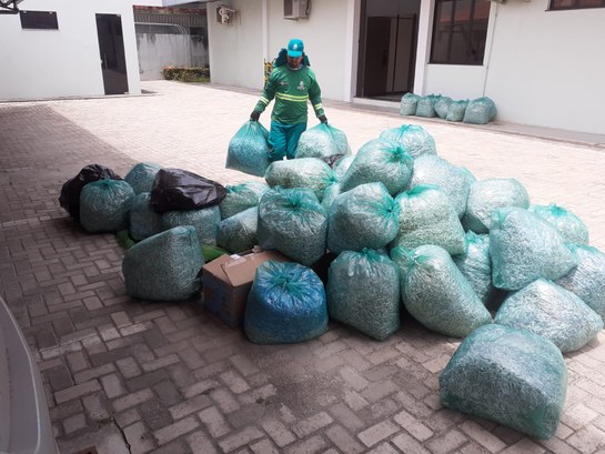 TRE Amapá e Prefeitura de Macapá realizam o recolhimento de 800kg de papel na sede do Judiciário Eleitoral Amapaense Ação está alinhada com base nas metas do CNJ de 2021 até 2026