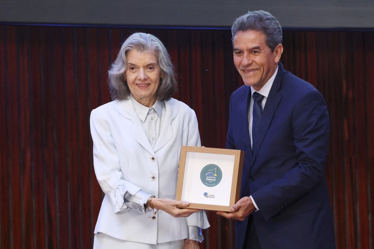 TRE Amapá é reconhecido nacionalmente com Selo Ouro e Menção Honrosa em premiação do TSE Além da certificação Ouro, a Justiça Eleitoral amapaense também foi agraciada com uma Menção Hon...