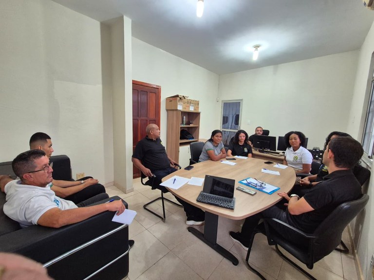 Durante a visita, estão sendo desenvolvidas escutas qualificadas, orientações e atendimentos ind...