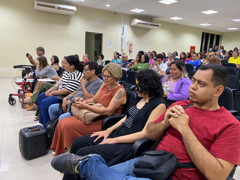 O encontro reuniu representantes de conselhos, instituições públicas, movimentos sociais