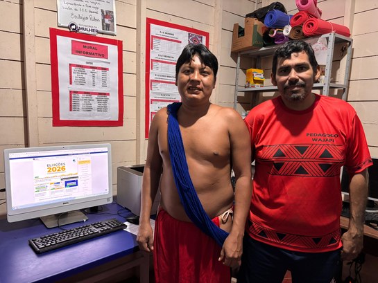 A localidade recebeu um computador completo, acompanhado de impressora, ambos conectados à inter...